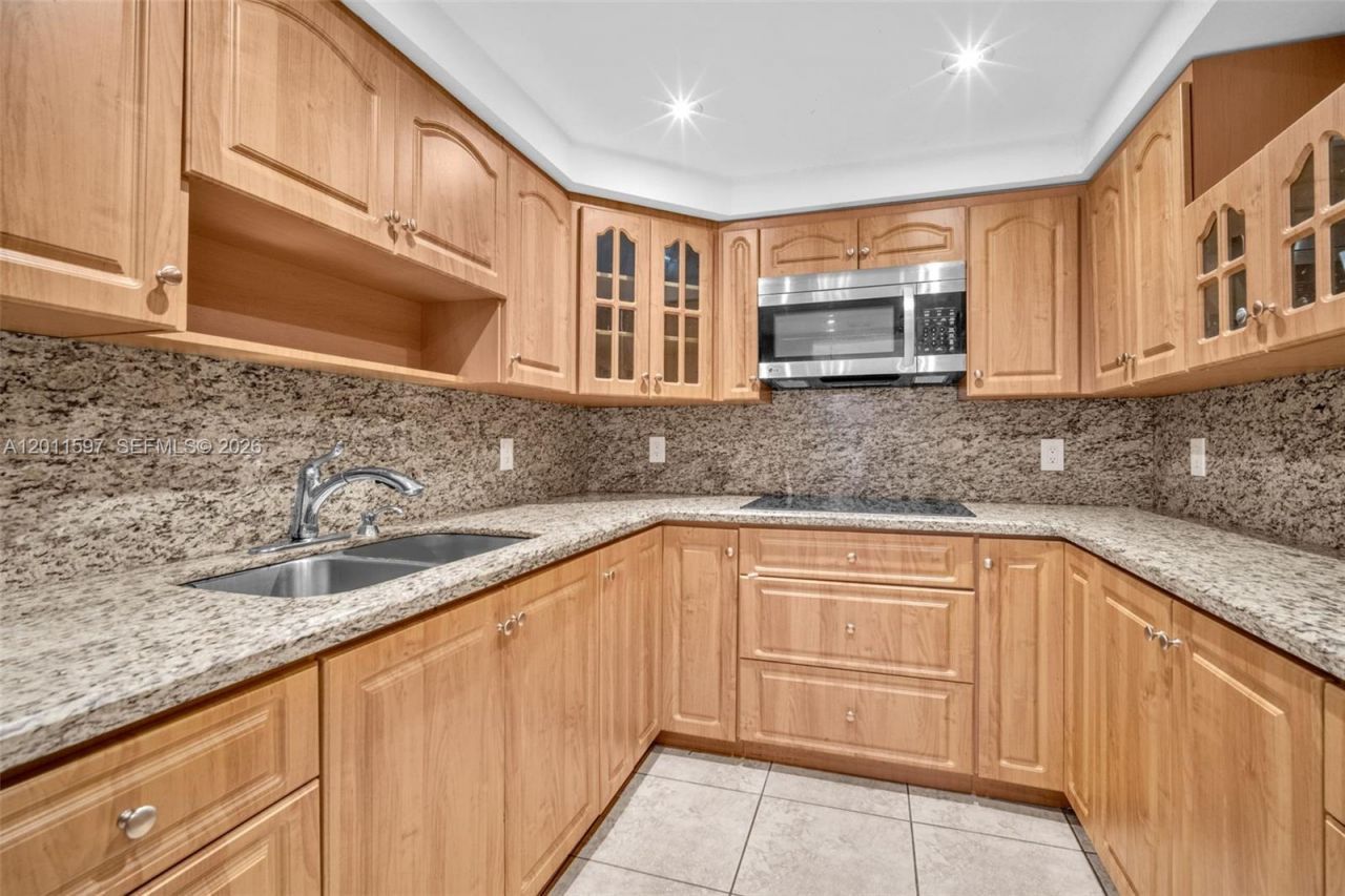 1200 Saint Charles Pl, Unit 415, Pembroke Pines, FL 33026 Photo