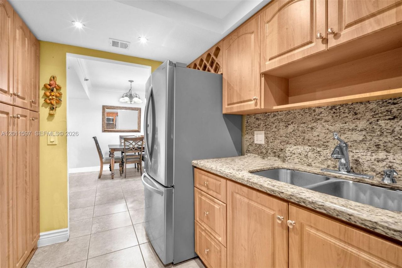 1200 Saint Charles Pl, Unit 415, Pembroke Pines, FL 33026 Photo
