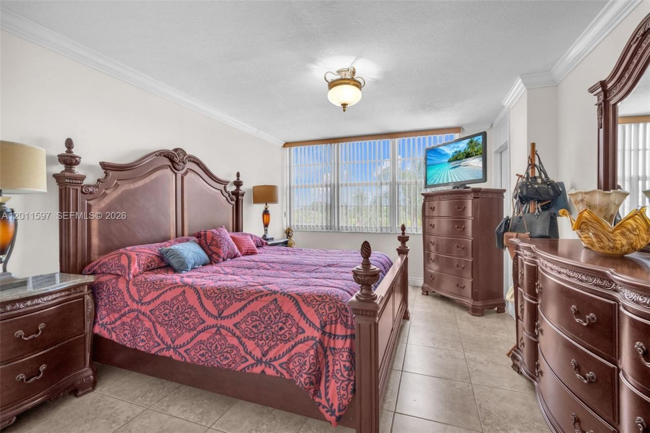1200 Saint Charles Pl, Unit 415, Pembroke Pines, FL 33026 Photo