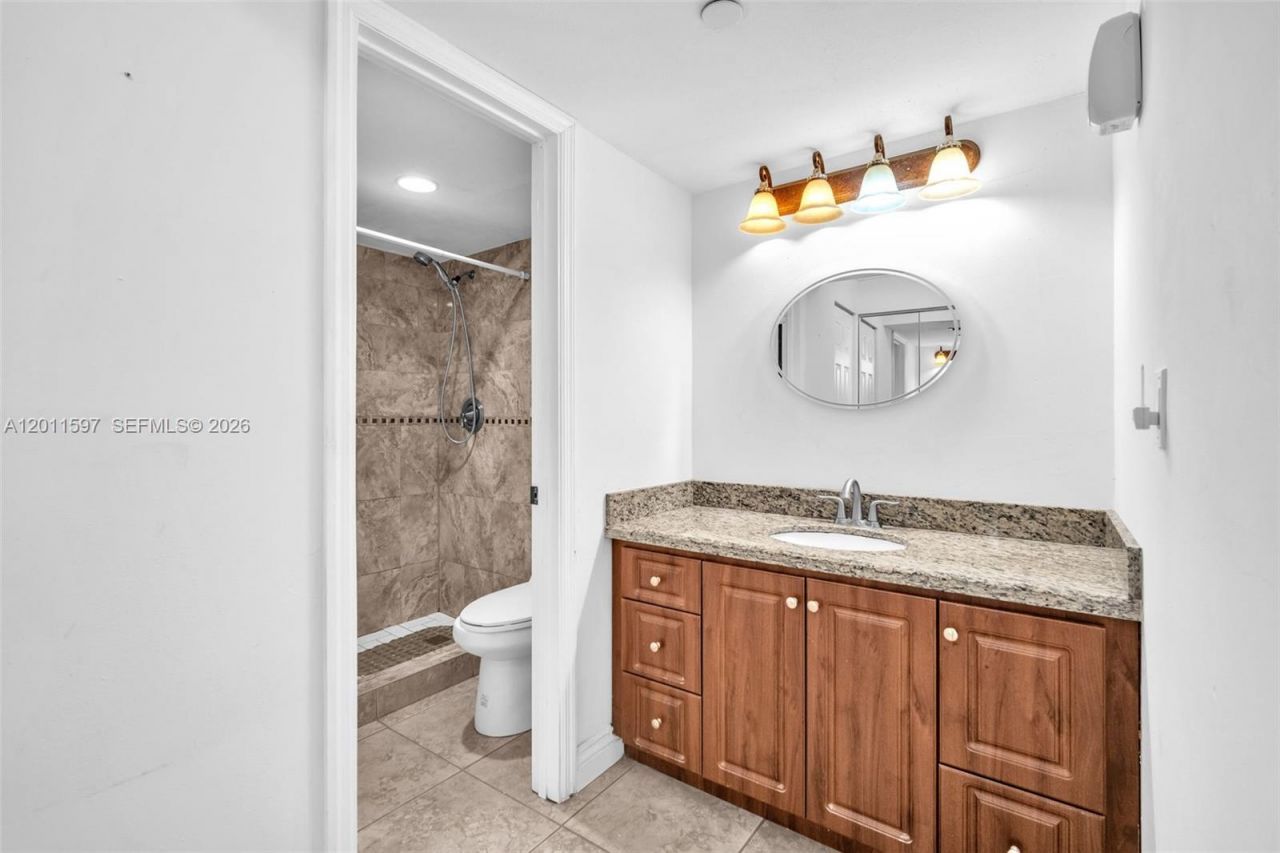 1200 Saint Charles Pl, Unit 415, Pembroke Pines, FL 33026 Photo