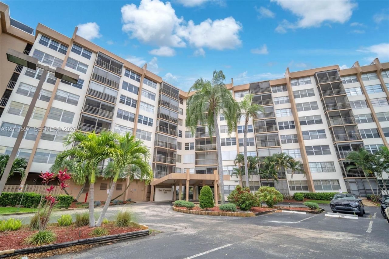 1200 Saint Charles Pl, Unit 415, Pembroke Pines, FL 33026 Photo