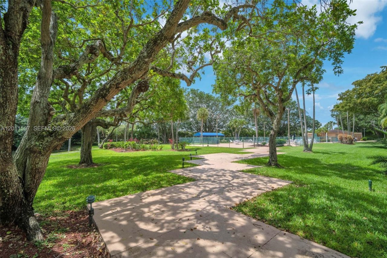 1200 Saint Charles Pl, Unit 415, Pembroke Pines, FL 33026 Photo