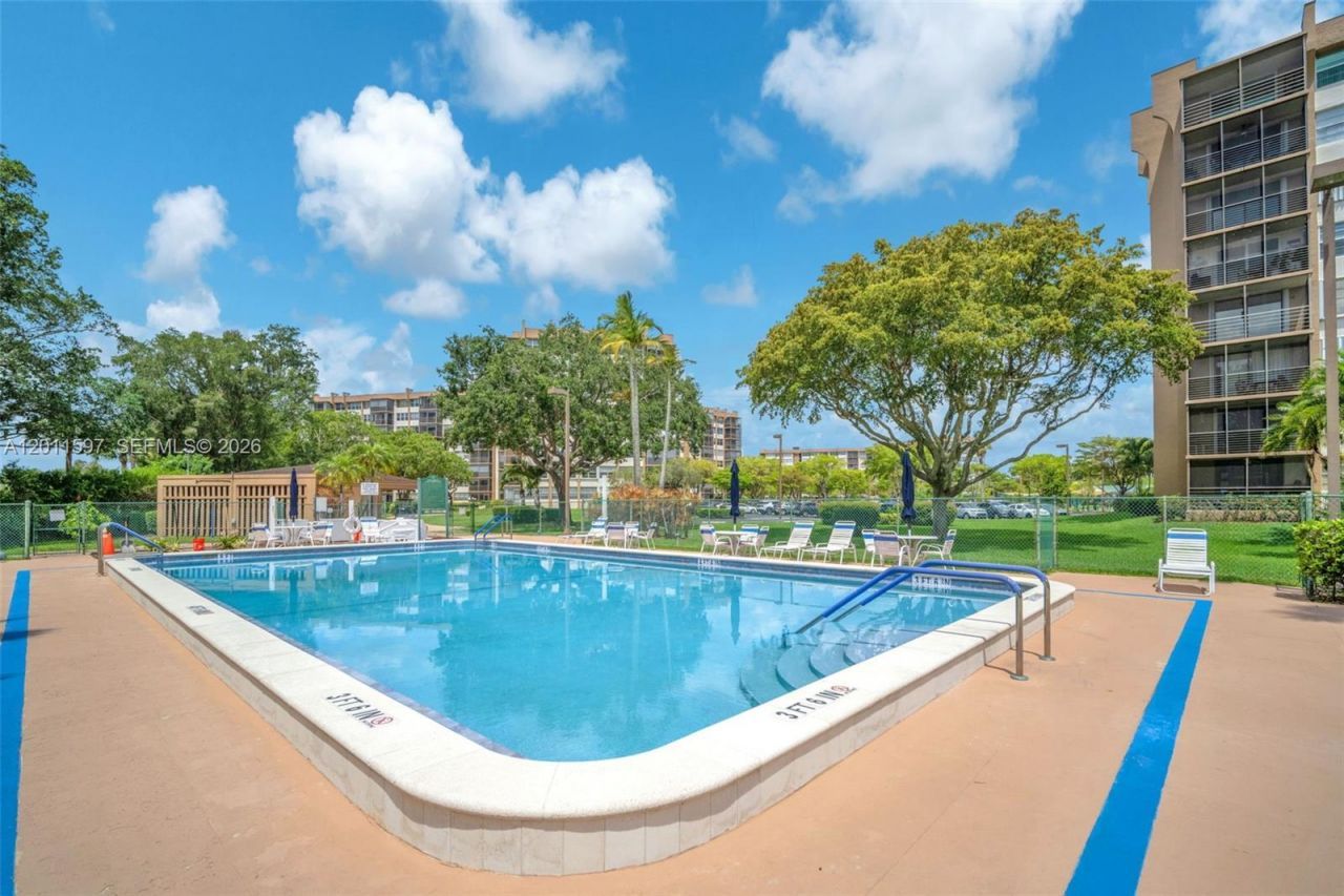 1200 Saint Charles Pl, Unit 415, Pembroke Pines, FL 33026 Photo