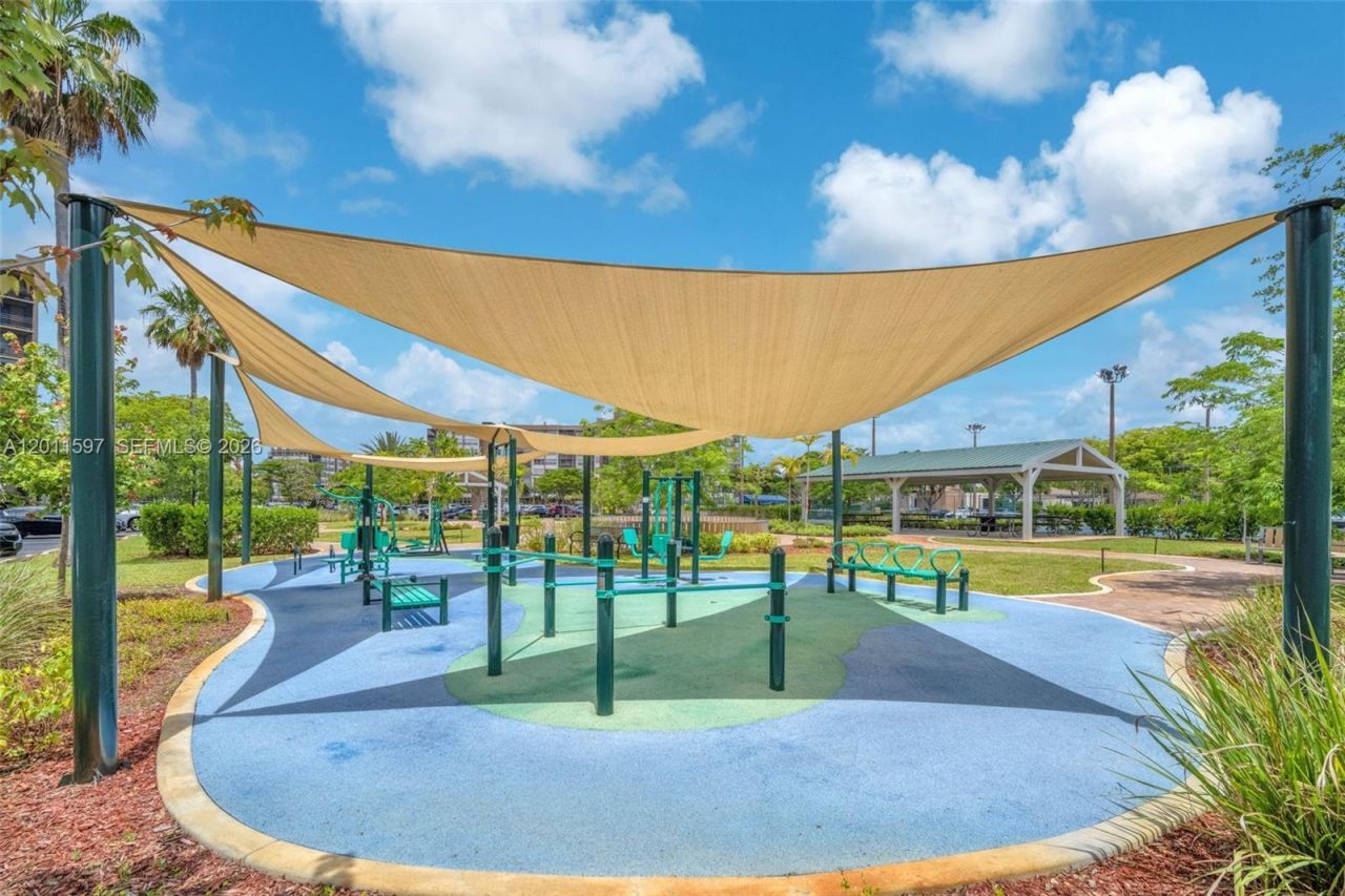 1200 Saint Charles Pl, Unit 415, Pembroke Pines, FL 33026 Photo