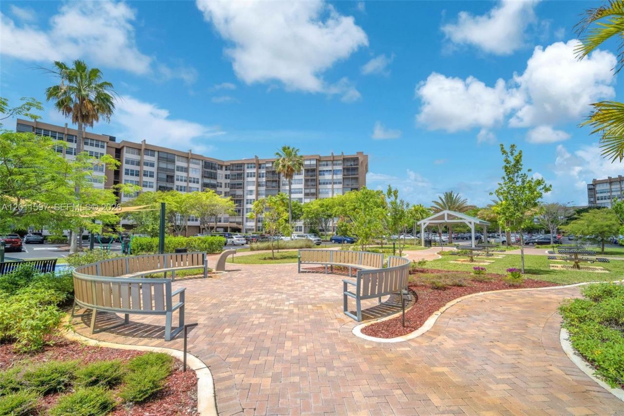 1200 Saint Charles Pl, Unit 415, Pembroke Pines, FL 33026 Photo