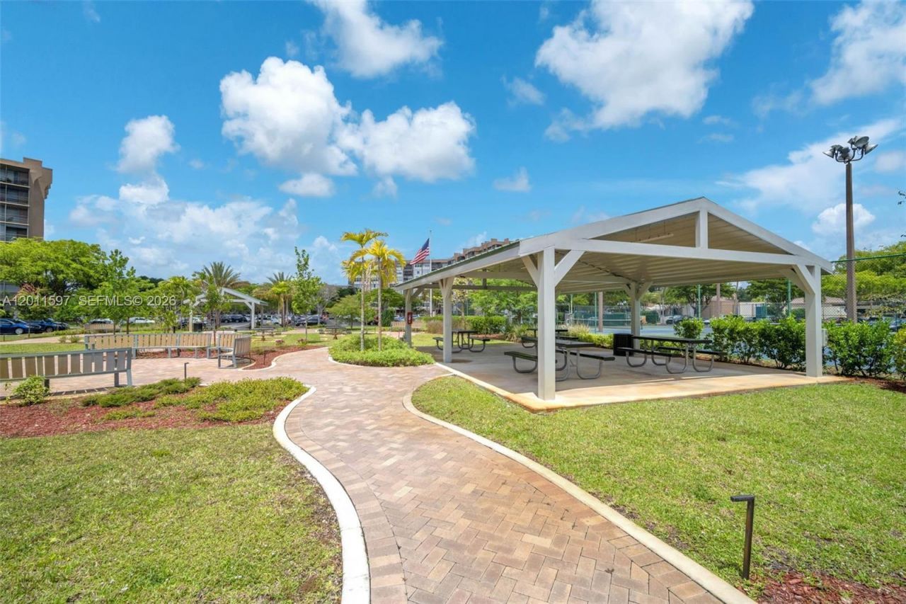 1200 Saint Charles Pl, Unit 415, Pembroke Pines, FL 33026 Photo