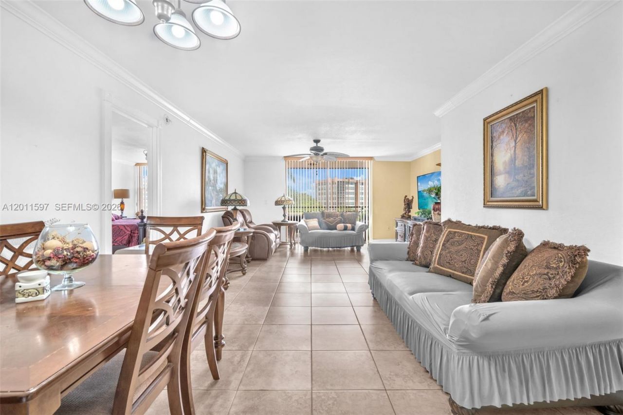1200 Saint Charles Pl, Unit 415, Pembroke Pines, FL 33026 Photo