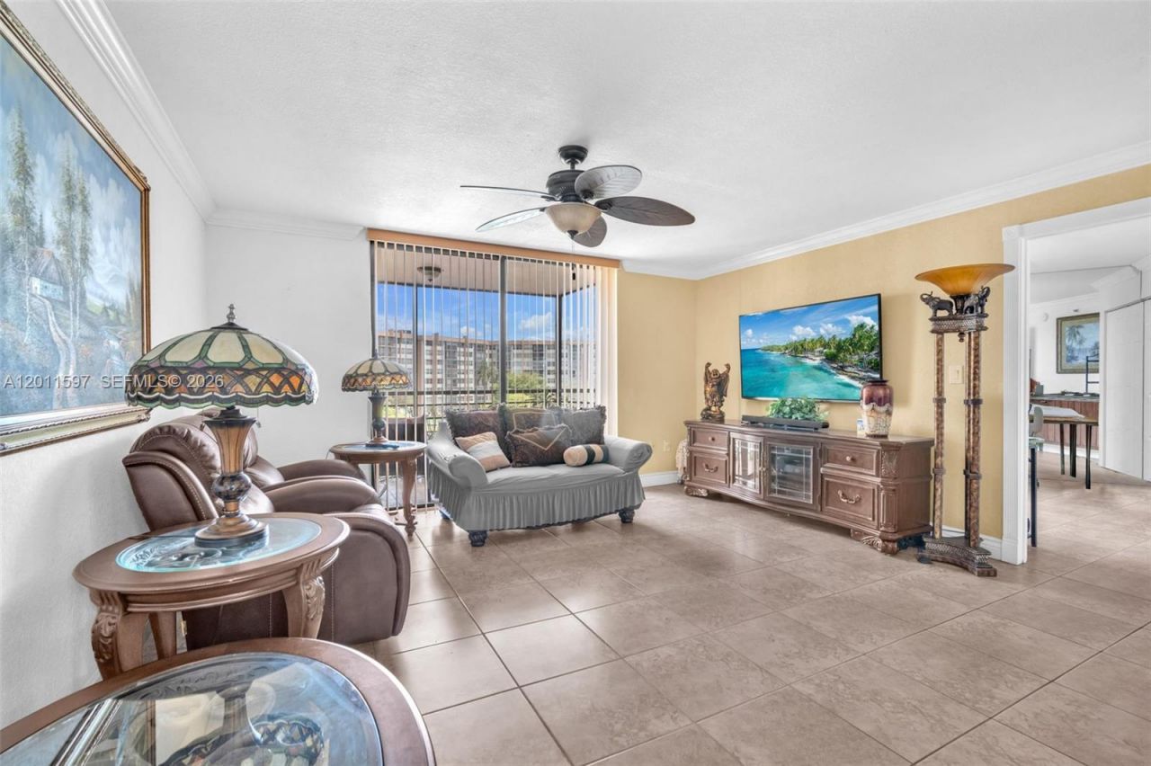 1200 Saint Charles Pl, Unit 415, Pembroke Pines, FL 33026 Photo