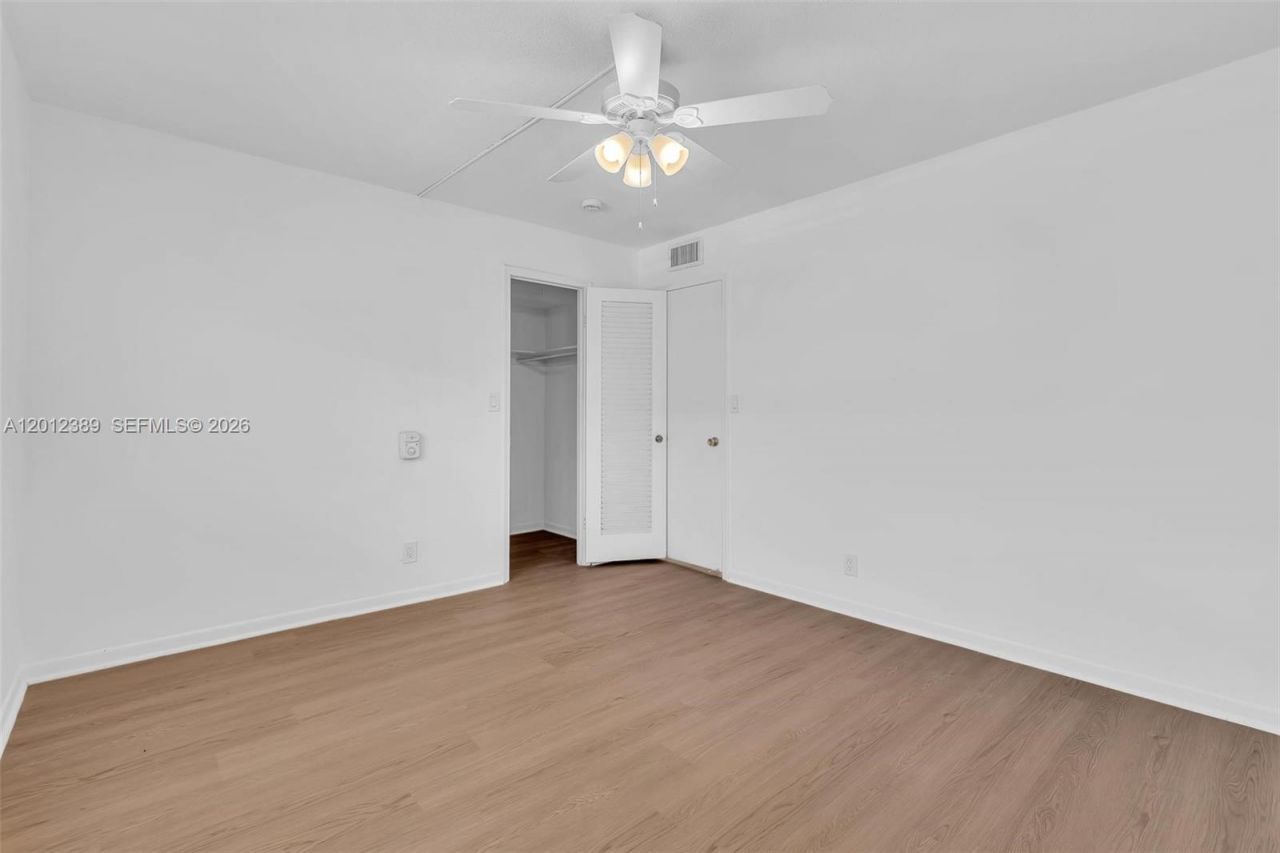 218 NE 12th Ave, Unit 302, Hallandale Beach, FL 33009 Photo