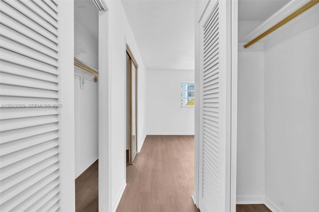 218 NE 12th Ave, Unit 302, Hallandale Beach, FL 33009 Photo