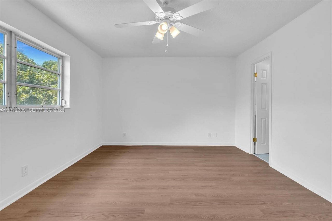 218 NE 12th Ave, Unit 302, Hallandale Beach, FL 33009 Photo