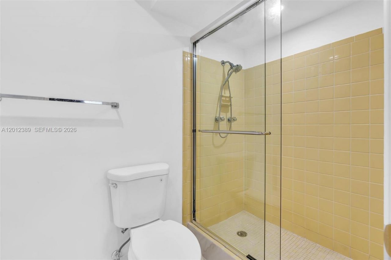 218 NE 12th Ave, Unit 302, Hallandale Beach, FL 33009 Photo