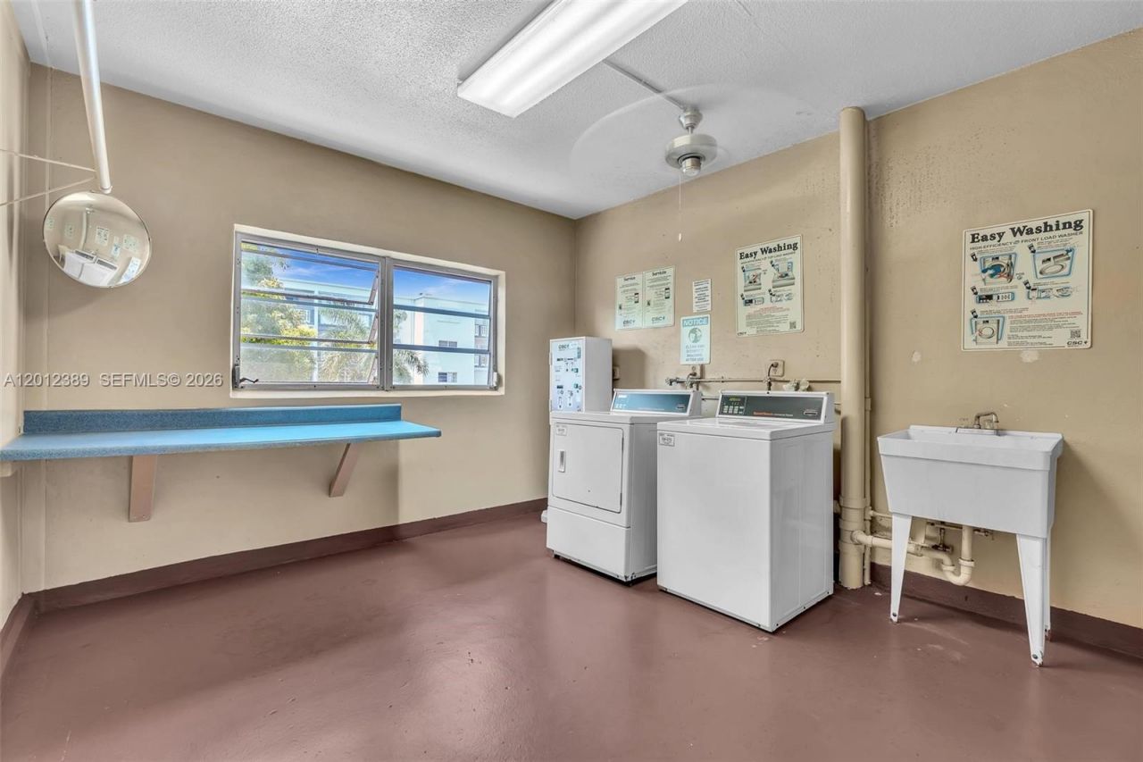 218 NE 12th Ave, Unit 302, Hallandale Beach, FL 33009 Photo