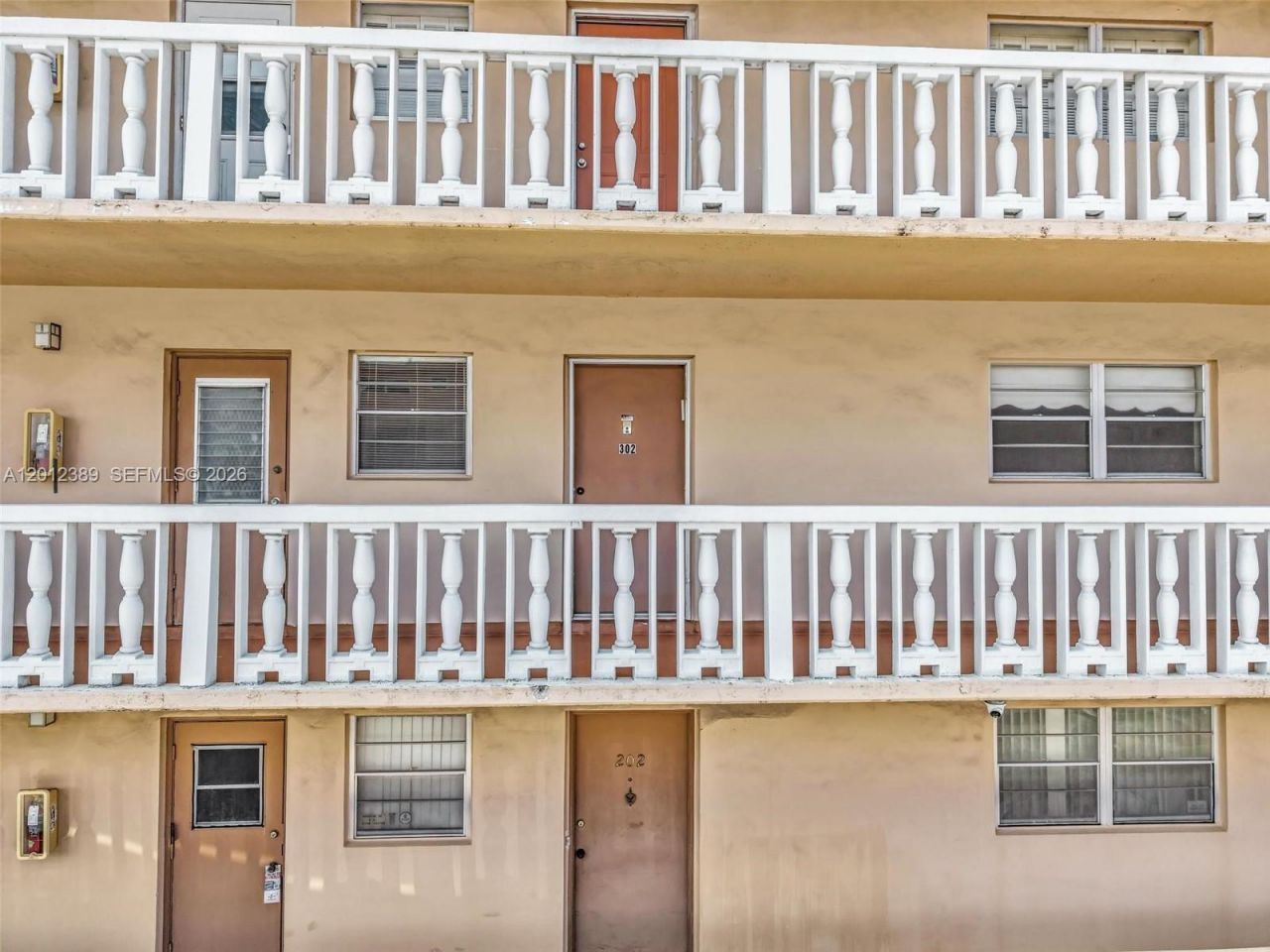 218 NE 12th Ave, Unit 302, Hallandale Beach, FL 33009 Photo