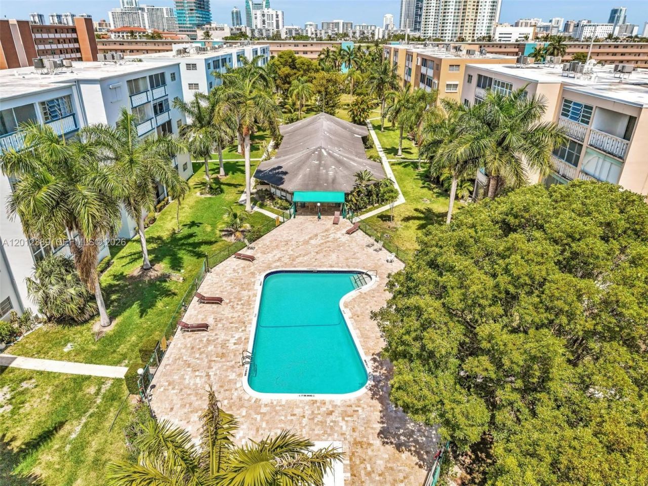 218 NE 12th Ave, Unit 302, Hallandale Beach, FL 33009 Photo