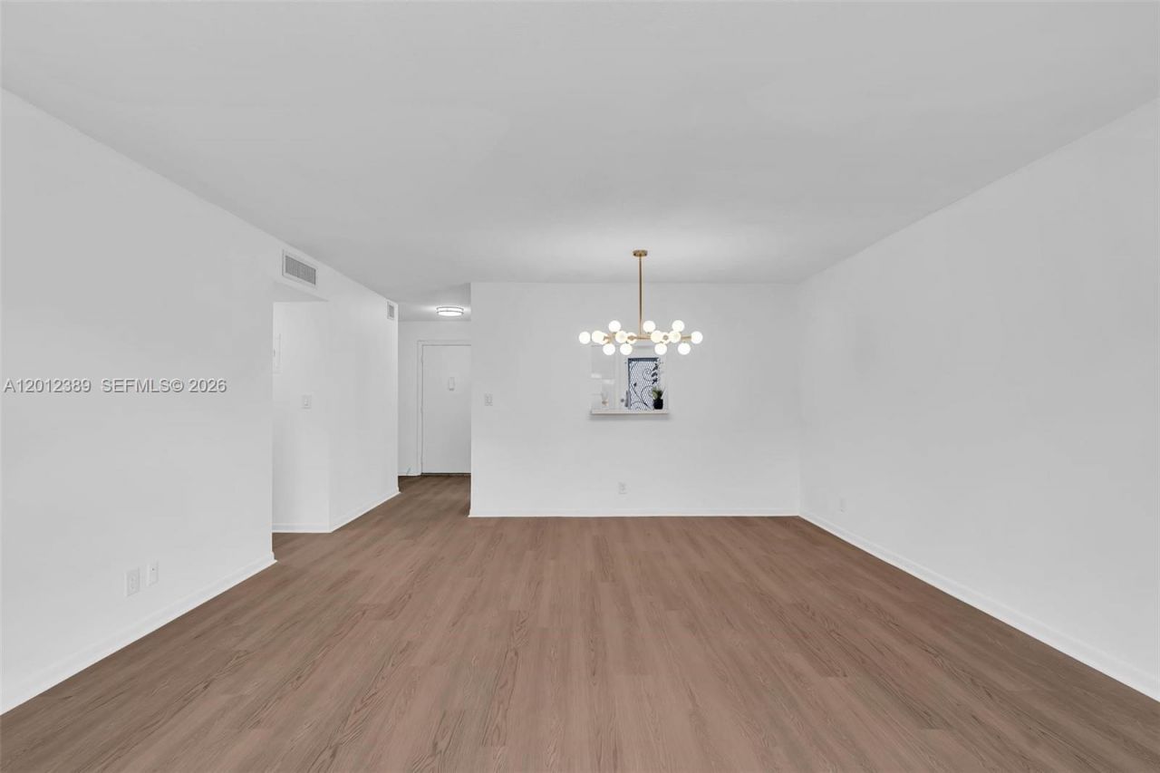 218 NE 12th Ave, Unit 302, Hallandale Beach, FL 33009 Photo
