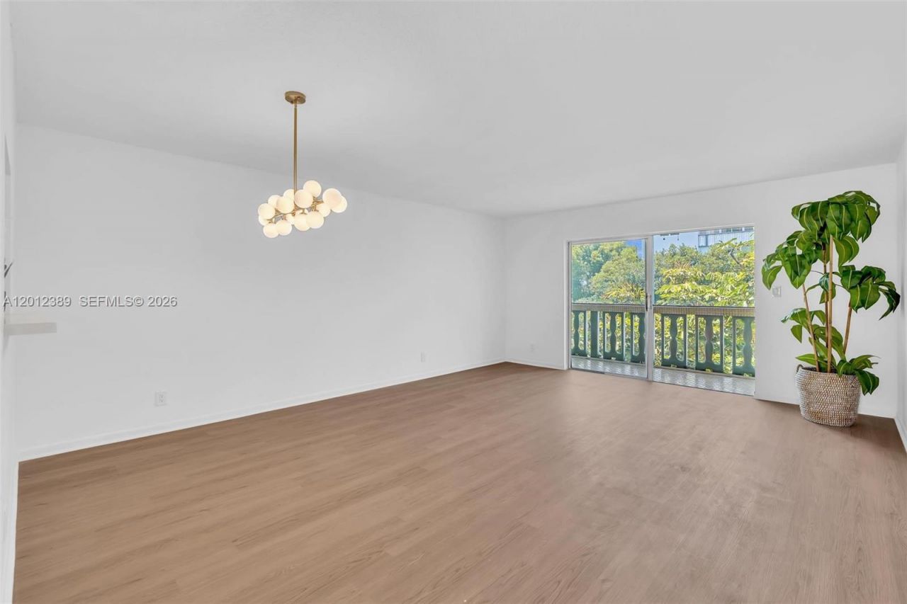 218 NE 12th Ave, Unit 302, Hallandale Beach, FL 33009 Photo