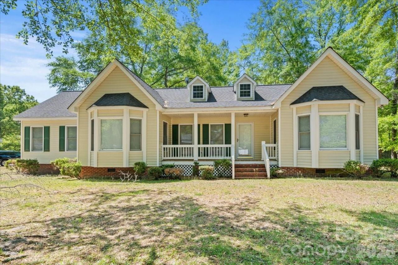 570 Coach Road, Cheraw, SC 29520 Main Photo