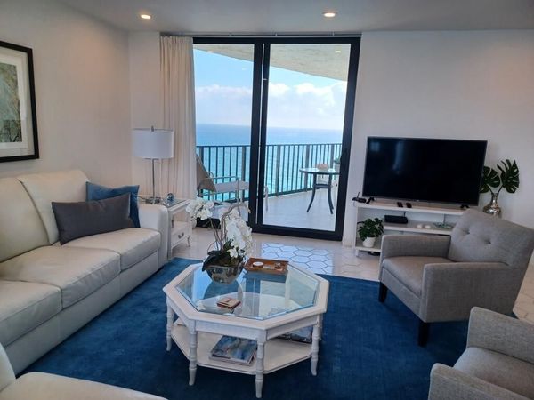 5420 N Ocean Drive, Unit 1705, Singer Island, FL 33404