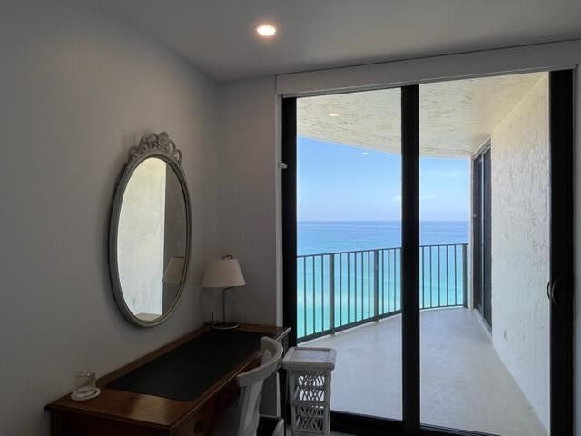 5420 N Ocean Drive, Unit 1705, Singer Island, FL 33404 Photo