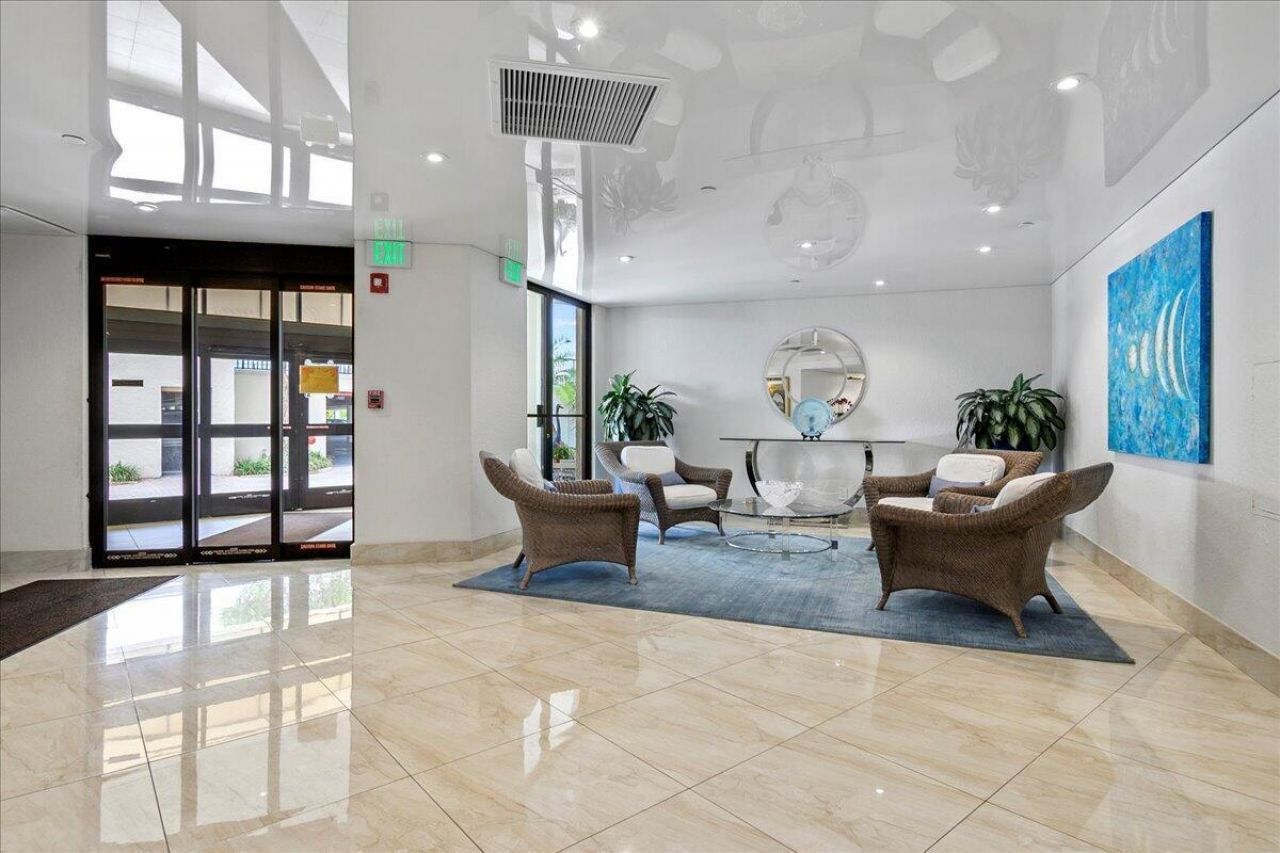 5420 N Ocean Drive, Unit 1705, Singer Island, FL 33404 Photo