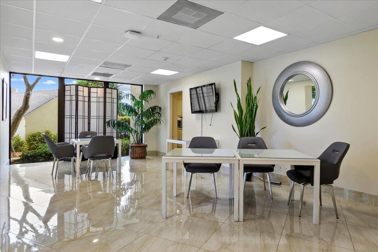 5420 N Ocean Drive, Unit 1705, Singer Island, FL 33404 Photo
