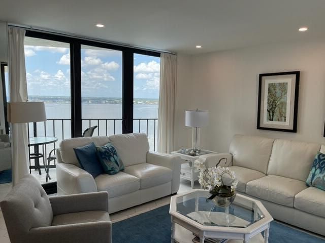 5420 N Ocean Drive, Unit 1705, Singer Island, FL 33404 Photo