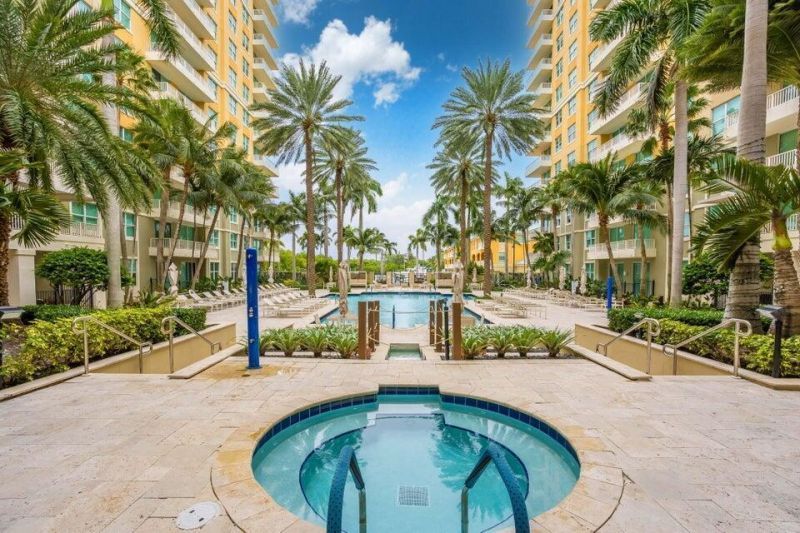 625 Casa Loma Boulevard, Unit Lower Pent, Boynton Beach, FL 33435 Photo