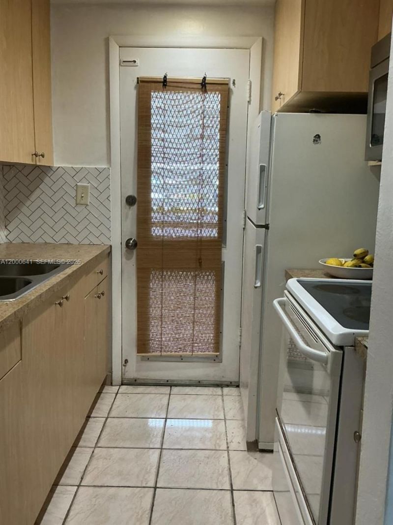 16900 NE 14 , Unit 109, Miami, FL 33162 Photo