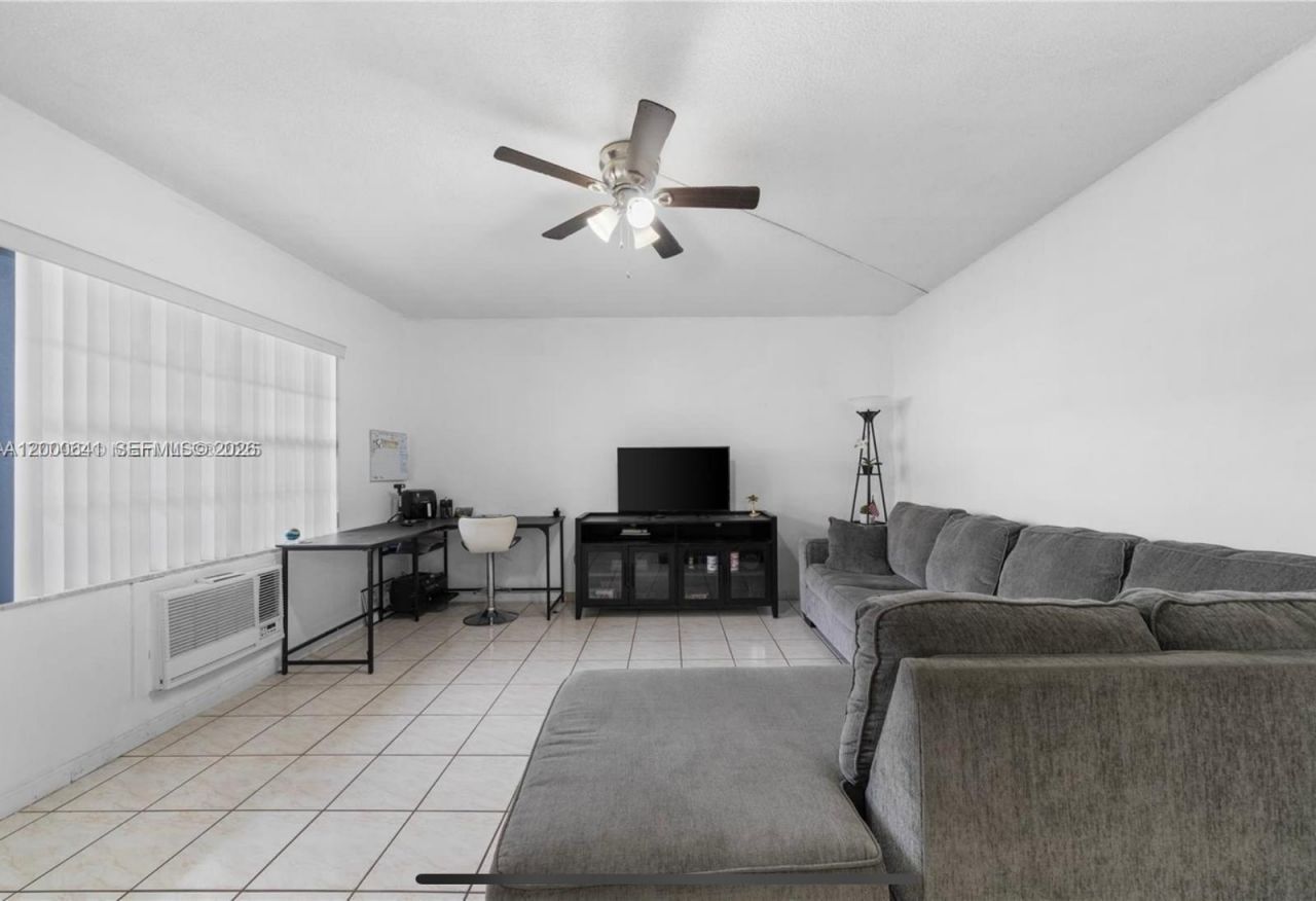 16900 NE 14 , Unit 109, Miami, FL 33162 Photo