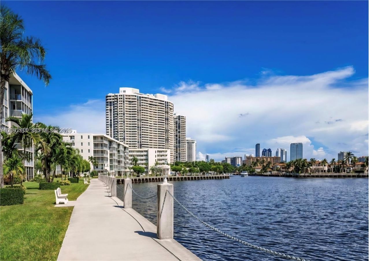 3020 Marcos Dr, Unit S103, Aventura, FL 33160 Photo