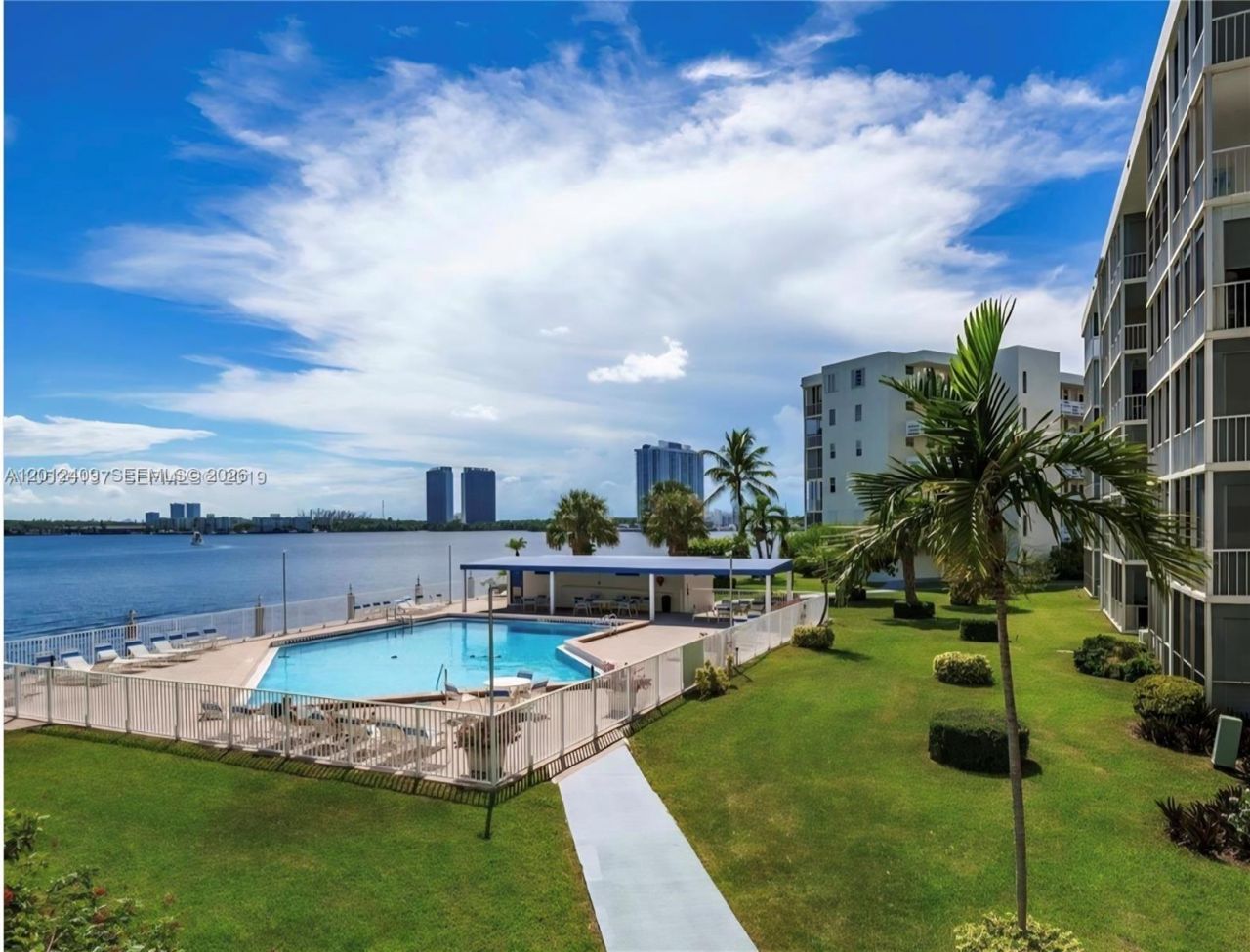 3020 Marcos Dr, Unit S103, Aventura, FL 33160 Photo