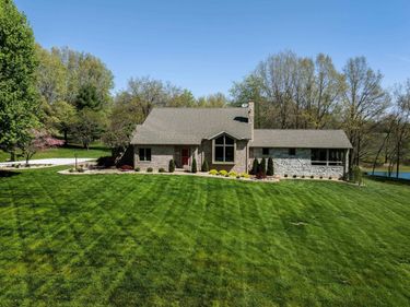 4729 Hidden Cove Road, Quincy, IL 62305