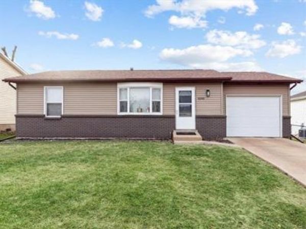 6248 Hillandale Road , Davenport, IA 52806