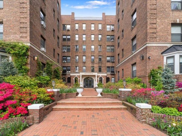 21 Barstow Road , Unit 2i, Great Neck, NY 11021