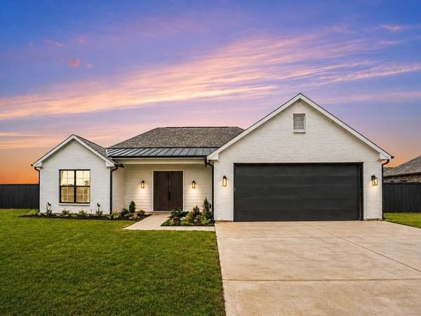 318 James Street , Mabank, TX 75147