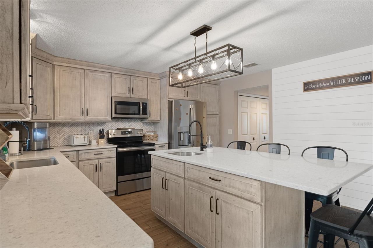 2451 Deltona Boulevard , Spring Hill, FL 34606 Photo