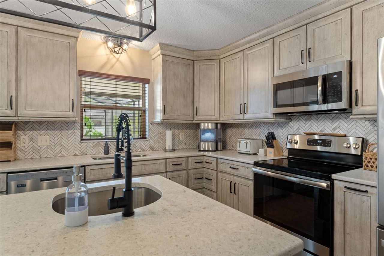 2451 Deltona Boulevard , Spring Hill, FL 34606 Photo