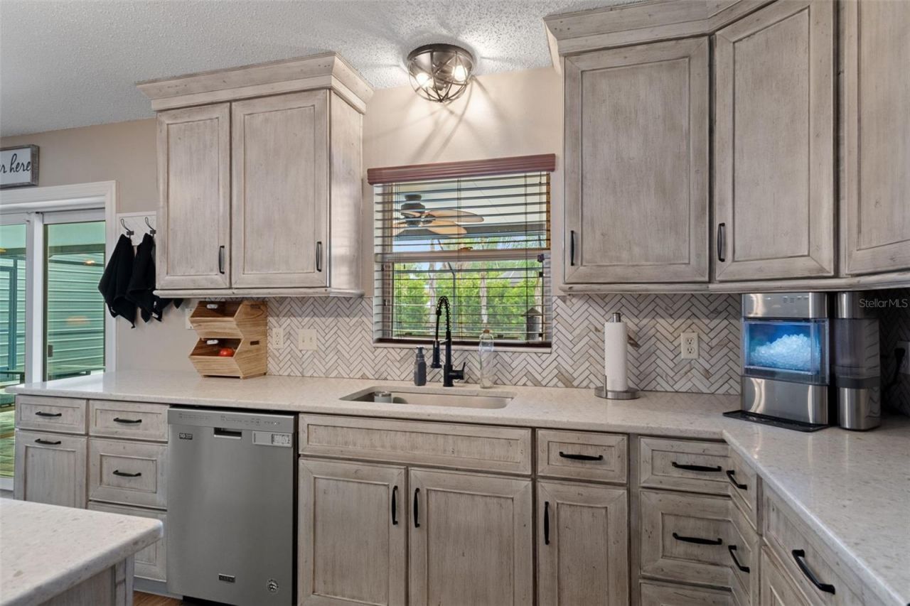 2451 Deltona Boulevard , Spring Hill, FL 34606 Photo
