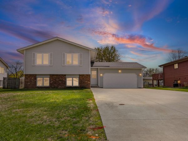 7401 75th Avenue N, Brooklyn Park, MN 55428