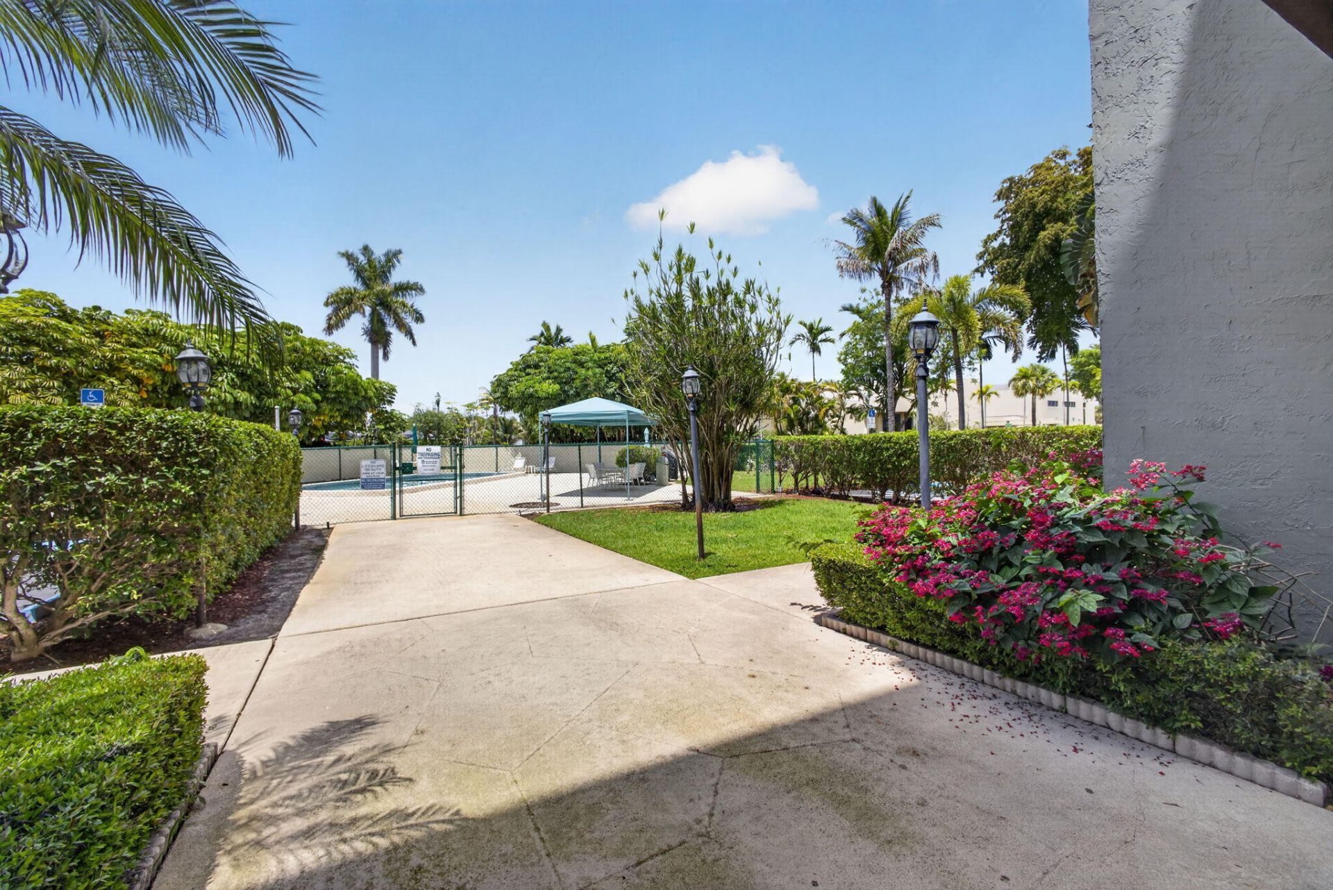 505 Spencer Drive, Unit 211, West Palm Beach, FL 33409 Photo
