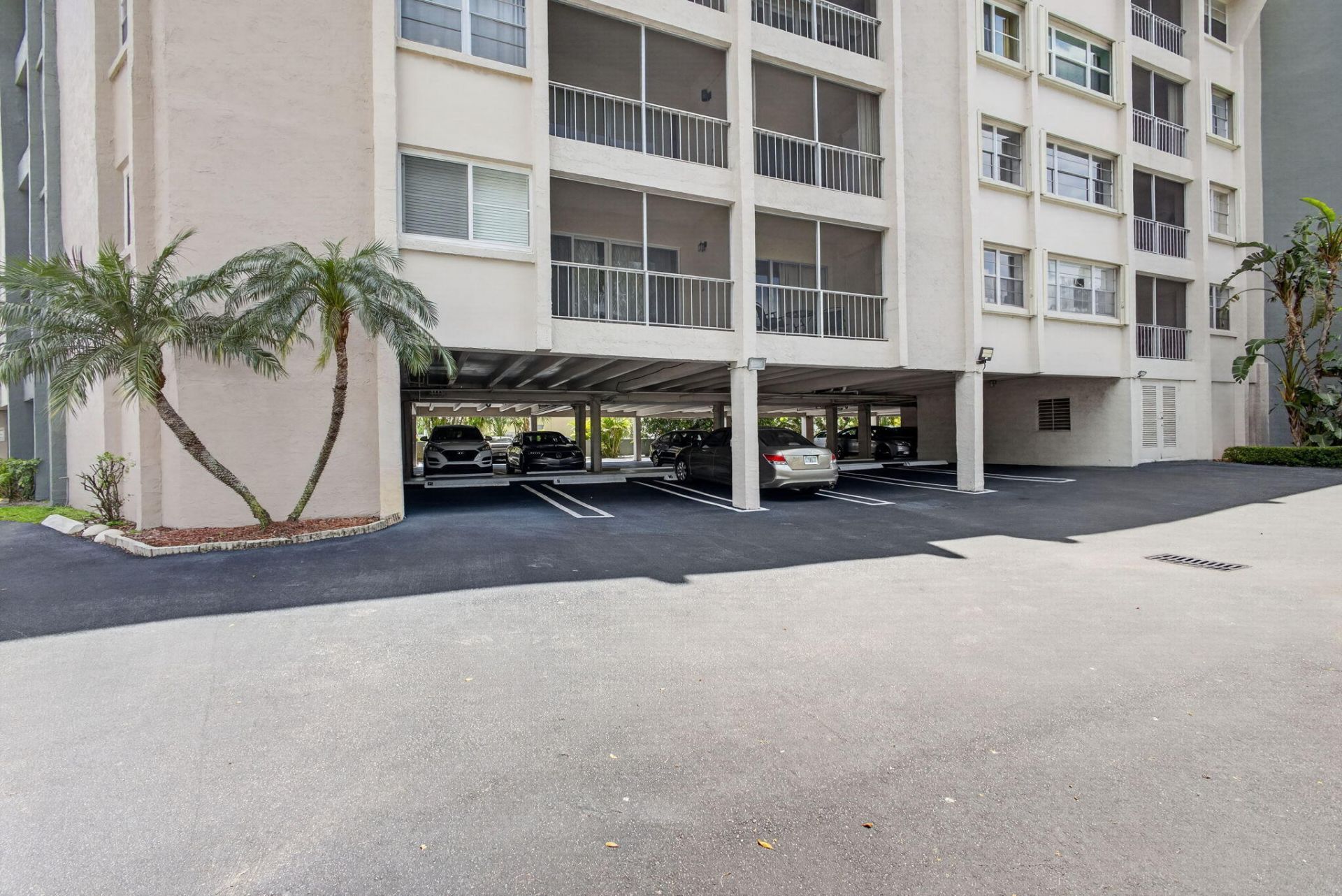505 Spencer Drive, Unit 211, West Palm Beach, FL 33409 Photo
