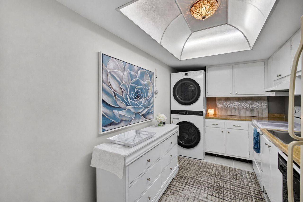 505 Spencer Drive, Unit 211, West Palm Beach, FL 33409 Photo