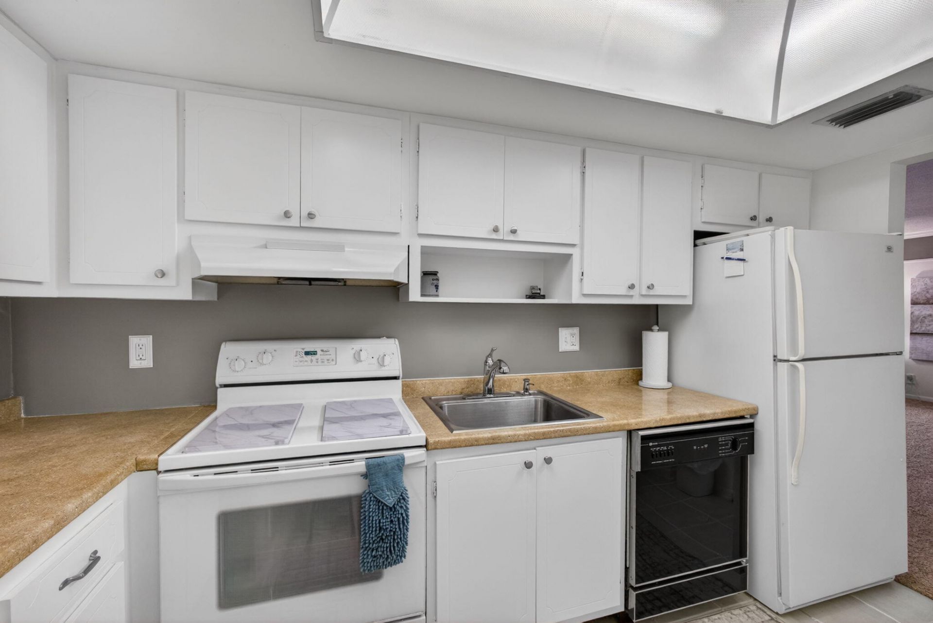 505 Spencer Drive, Unit 211, West Palm Beach, FL 33409 Photo