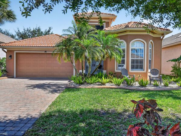 332 NW Stratford Lane, Port St. Lucie, FL 34983