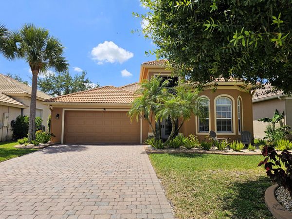 332 NW Stratford Lane, Port St. Lucie, FL 34983