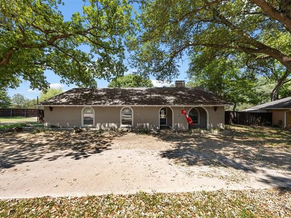 3911 Shady Valley Drive, Arlington, TX 76013