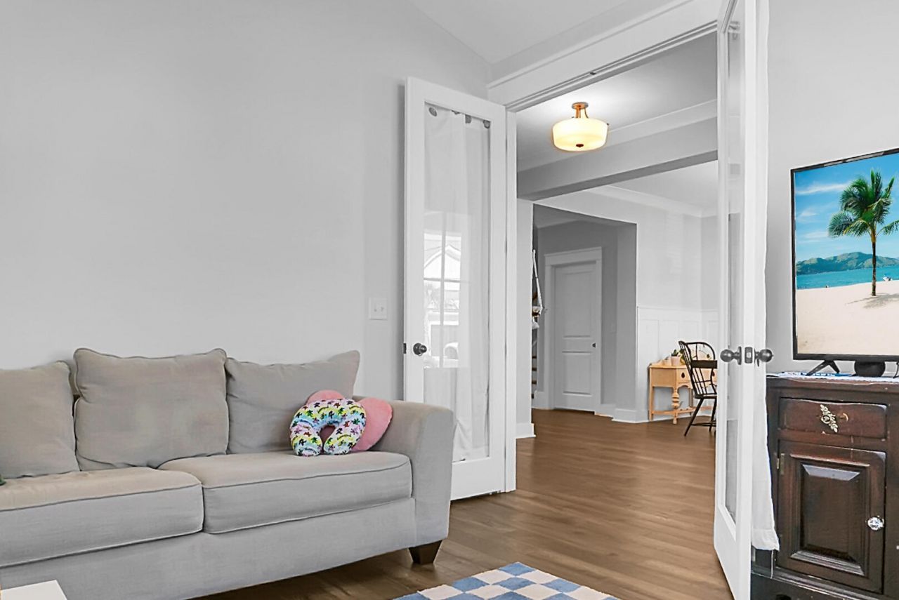 658 Black Pine Photo 10