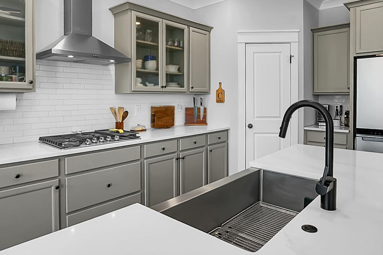 658 Black Pine Photo 18