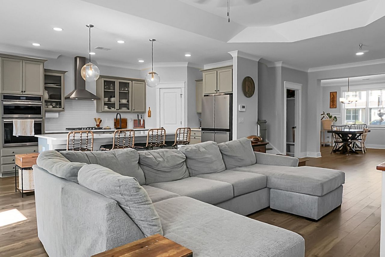 658 Black Pine Photo 24